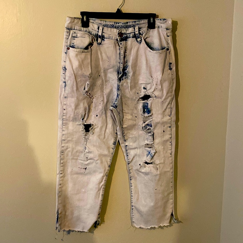 RUE 21 Premium distressed jeans. Size 36/32. Only worn once!